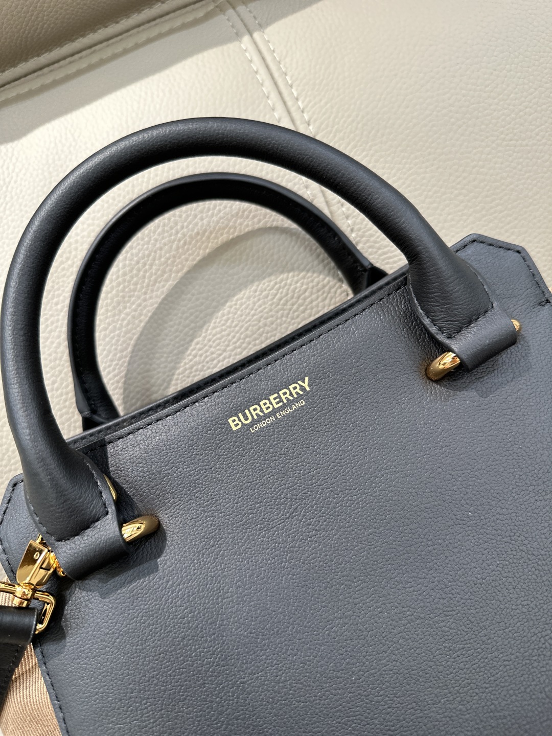 Bv*b*rry canvas & leather tote-21/20/13cm