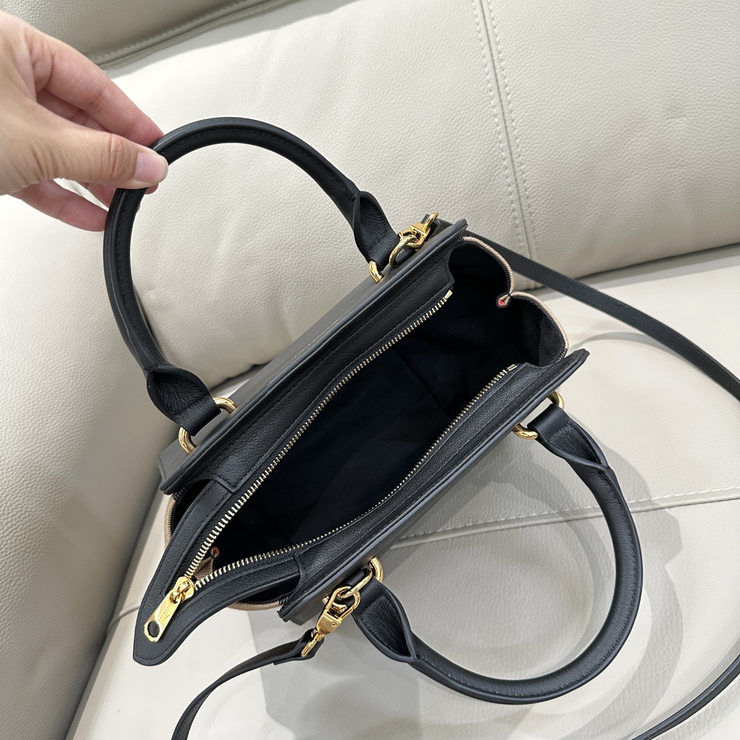 Bv*b*rry canvas & leather tote-21/20/13cm