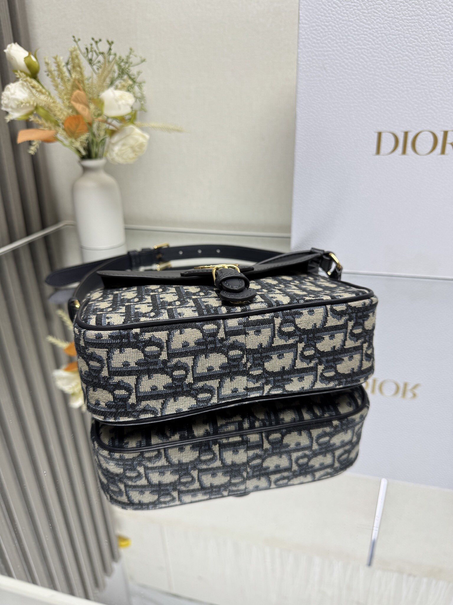 di0r small 30 montaigne pocket bag blue D10r oblique jacquard and smooth calfskin-20 x13.5 x5.5cm