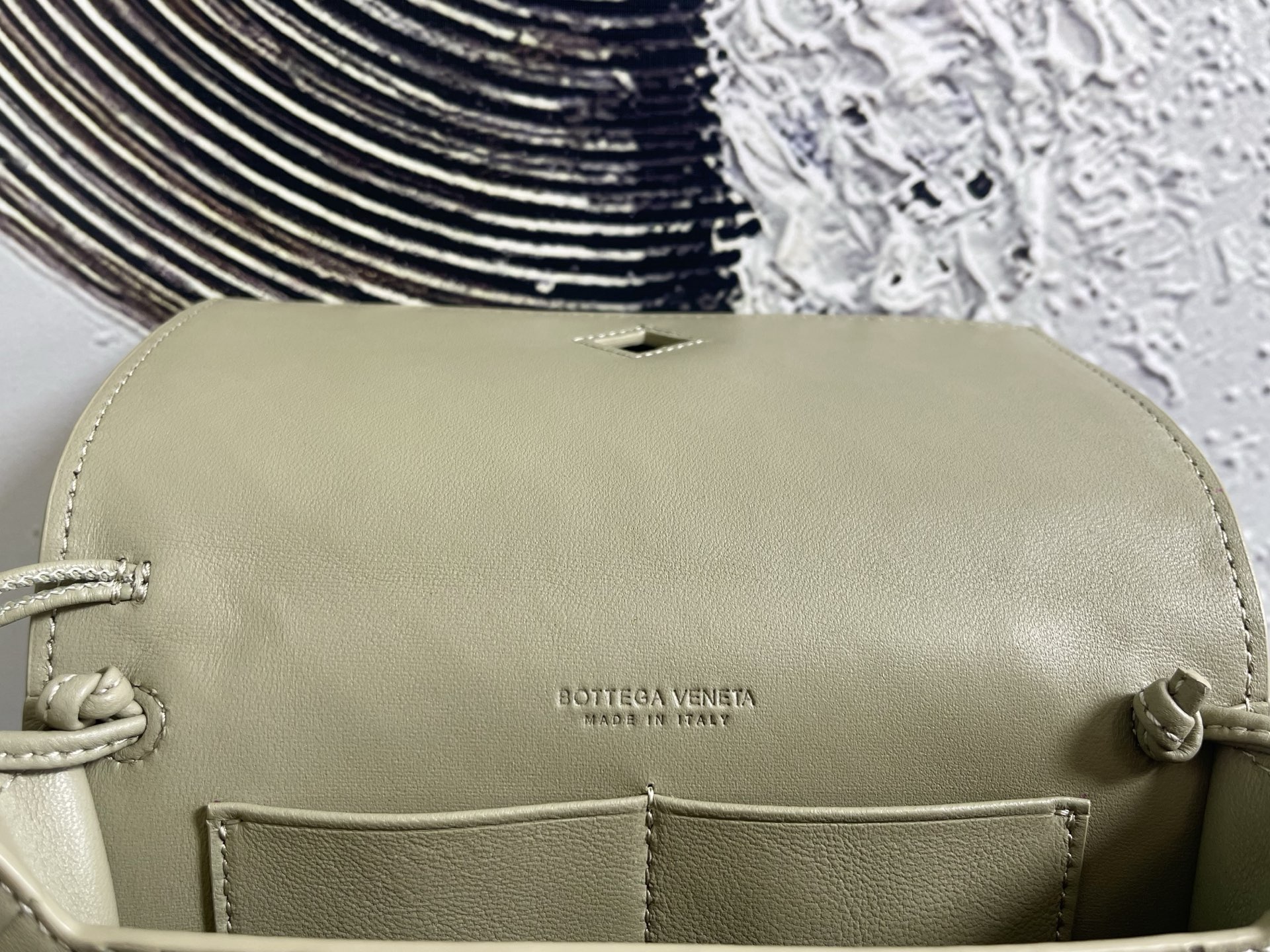 b0tt*ga Ven*ta andiamo pouch-12.6*19*2cm